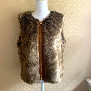 H&M FAUX FUR VEST 12